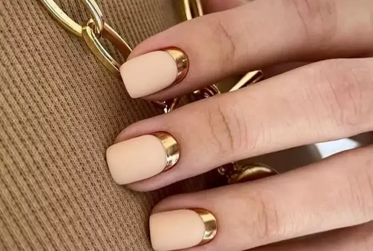 Uñas dorado Año Nuevo