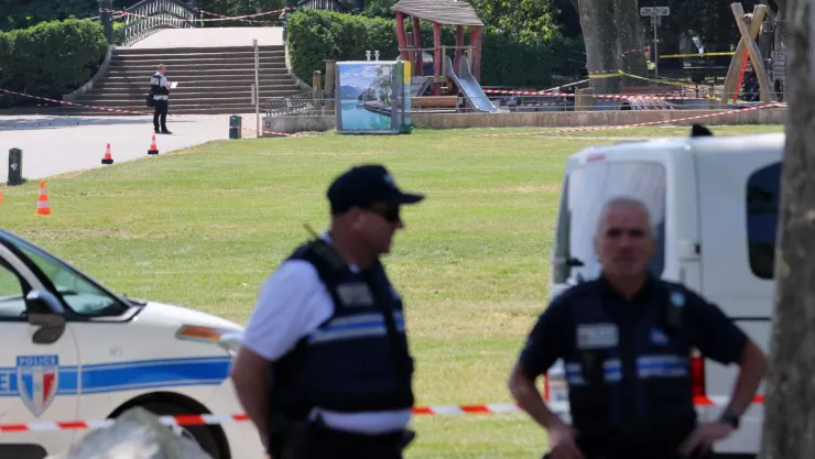 polic&iacute;a acordona el parque donde un sujeto atac&oacute; a 6 personas