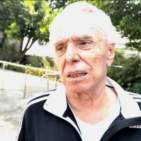 Alejandra Guzmán regresa a los escenarios tras dislocarse la cadera y Enrique Guzmán le manda un importante consejo “No está en edad ya para hacer estas cosas”