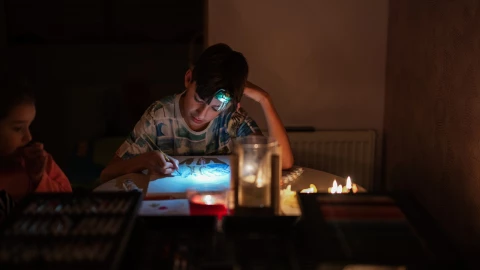 CFE: Cómo reportar un apagón de luz por WhatsApp