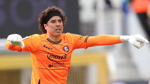 Guillermo Ochoa con la Salernitana en Serie A