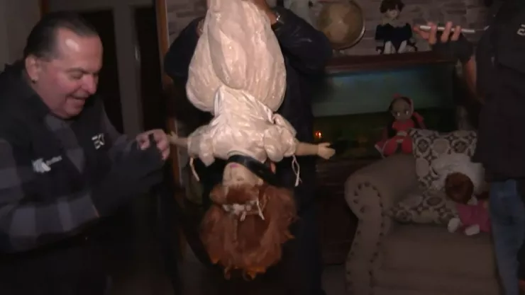 Extranormal la casa de las muñecas capítulo de estreno