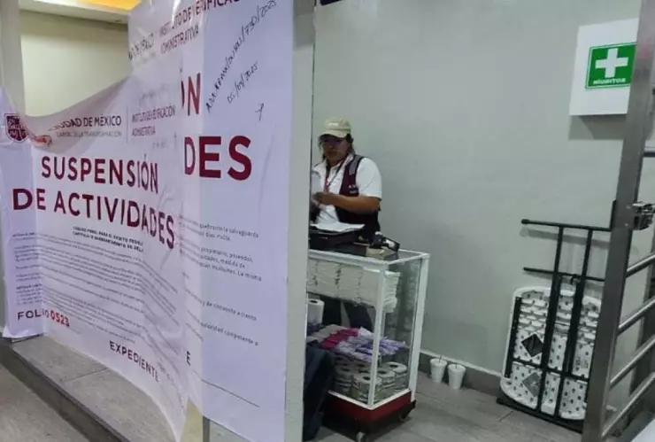 Hallan cámaras ocultas en baños públicos de la CDMX