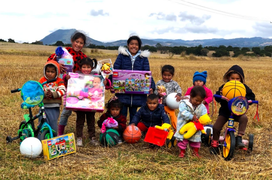 Entrega de juguetes en Xalostoc, Tlaxcala