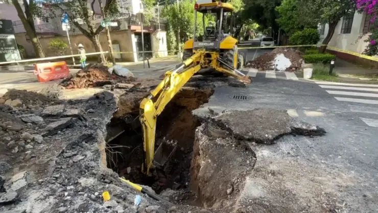 Megasocavón pone en riesgo a vecinos en Álvaro Obregón, CDMX