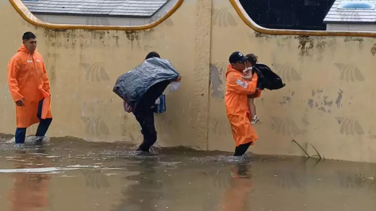 Así lucen las calles INUNDADAS de Campeche tras el ingreso de la Onda Tropical 27