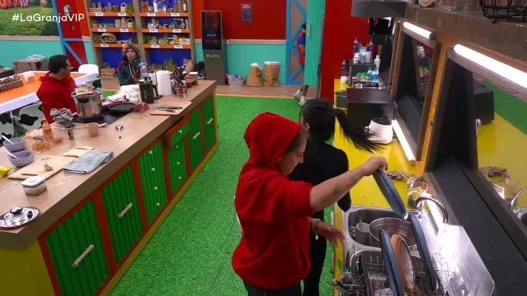 Azalia cocinando
