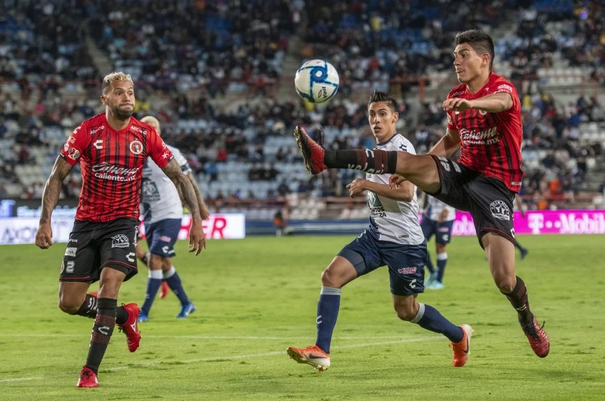 Los dirigidos por Martín Palermo golearon a los Xolos de Tijuana.