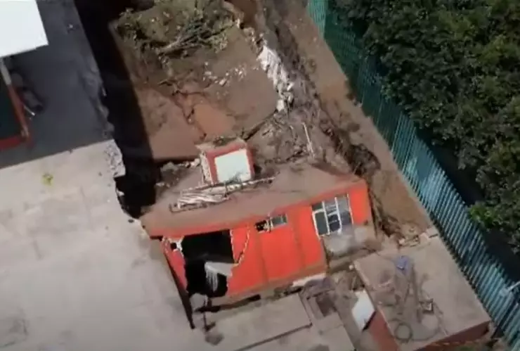 CDMX: Gimnasio de un deportivo cae en un socavón gigante de la alcaldía Gustavo A. Madero