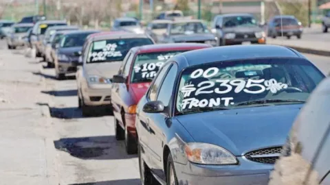 AMLO firma decreto para regularizar autos chocolate