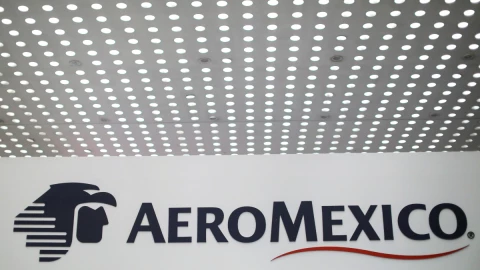 Aerom&eacute;xico aplaza acuerdo laboral exigido en proceso de reestructura. 