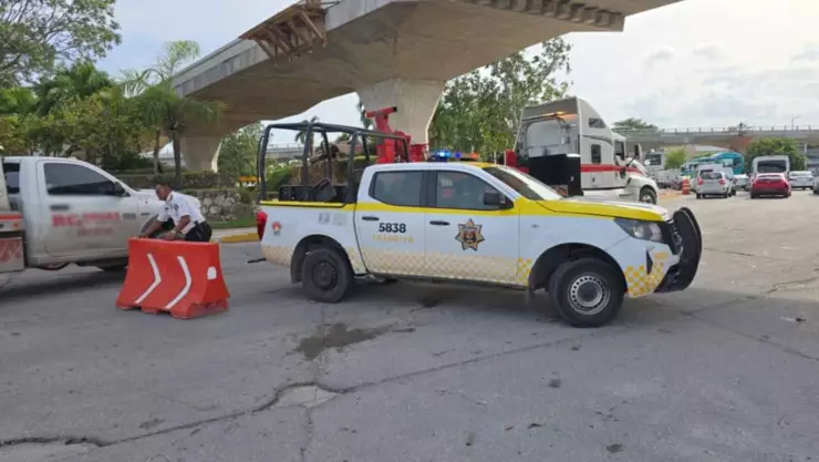 Tráfico por calles cerradas en Cancún HOY 20 de diciembre de 2024.jpg