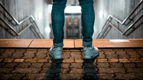 personas de talla baja escalón universal CDMX.jpg