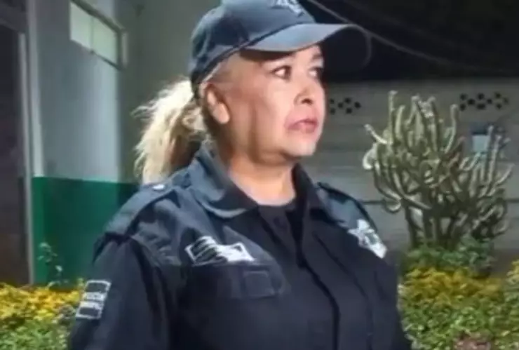 Mujer policía salva a una niña de 2 años de morir de un paro respiratorio en Tlaquepaque