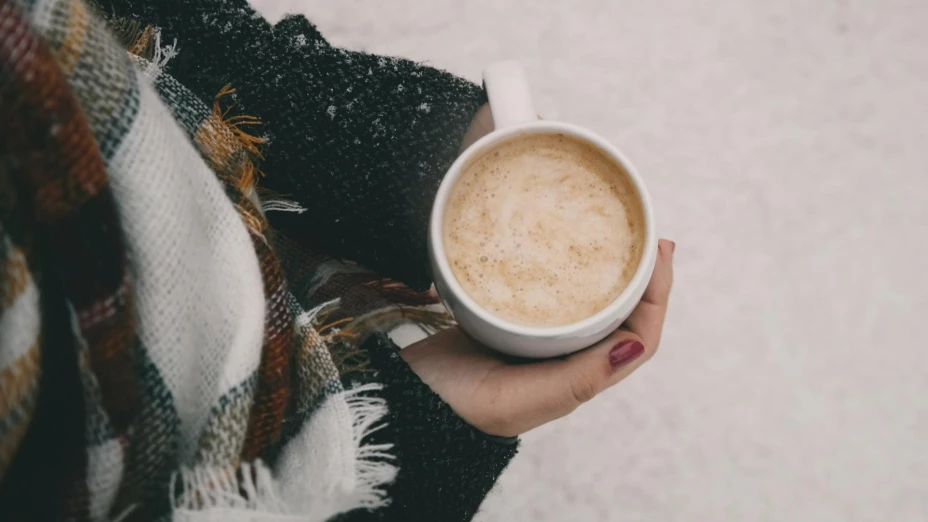 Aspecto frío y taza caliente