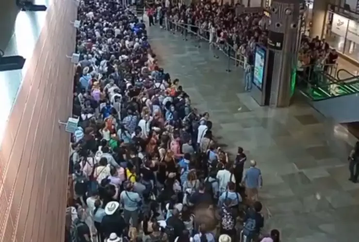 Colapso en el aeropuerto de Madrid.jpg