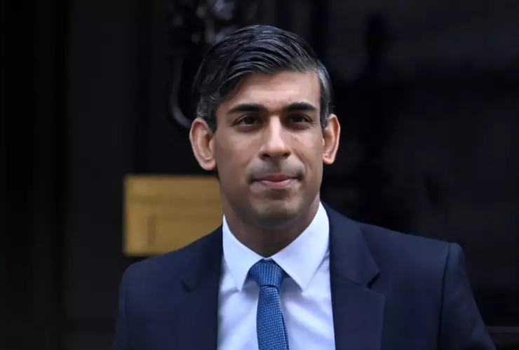 Multan a Rishi Sunak por no usar cinturón de seguridad