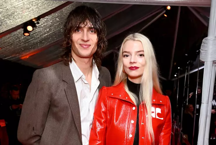 Esposo de Anya Taylor-Joy le propuso matrimonio en la banca de ‘Forest Gump’