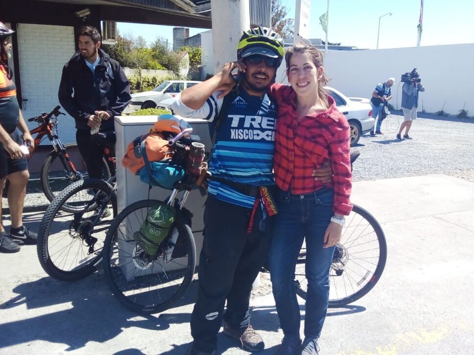 Ciclista pedaleó desde México hasta Argentina para ver a su novia