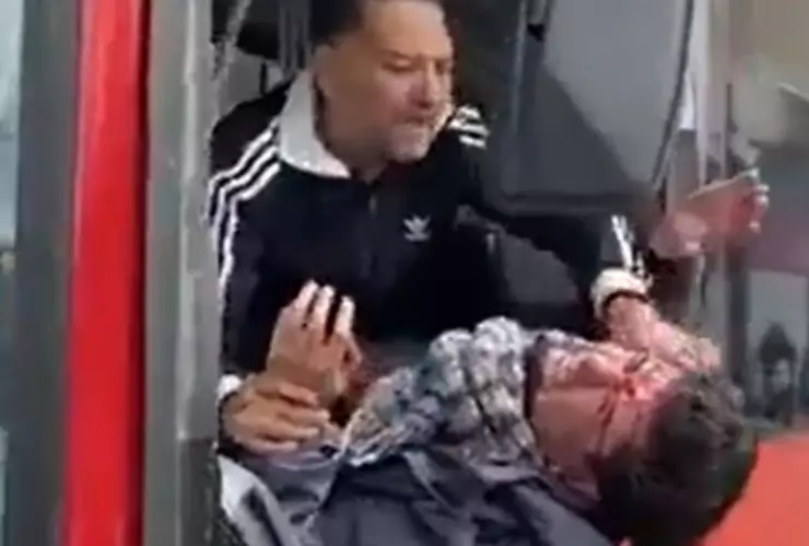 pelea en línea 3 del metrobús.jpg