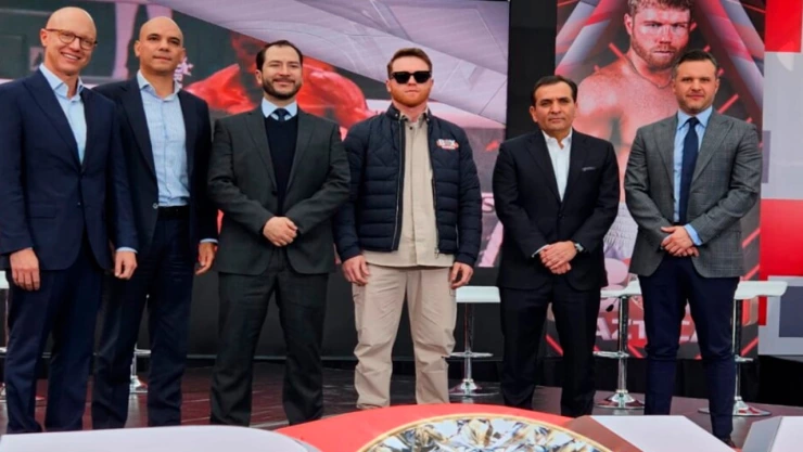 Canelo Álvarez en TV Azteca