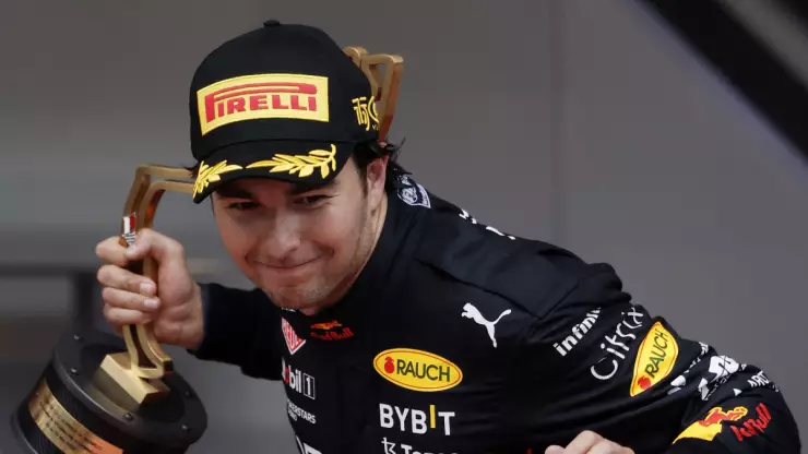 Checo Pérez celebra su triunfo en el Gran Premio de Mónaco de Fórmula 1