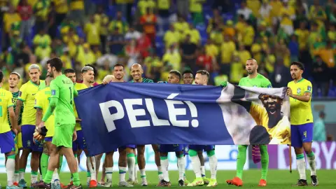 Jugadores de Brasil mandan mensaje de apoyo a Pel&eacute;