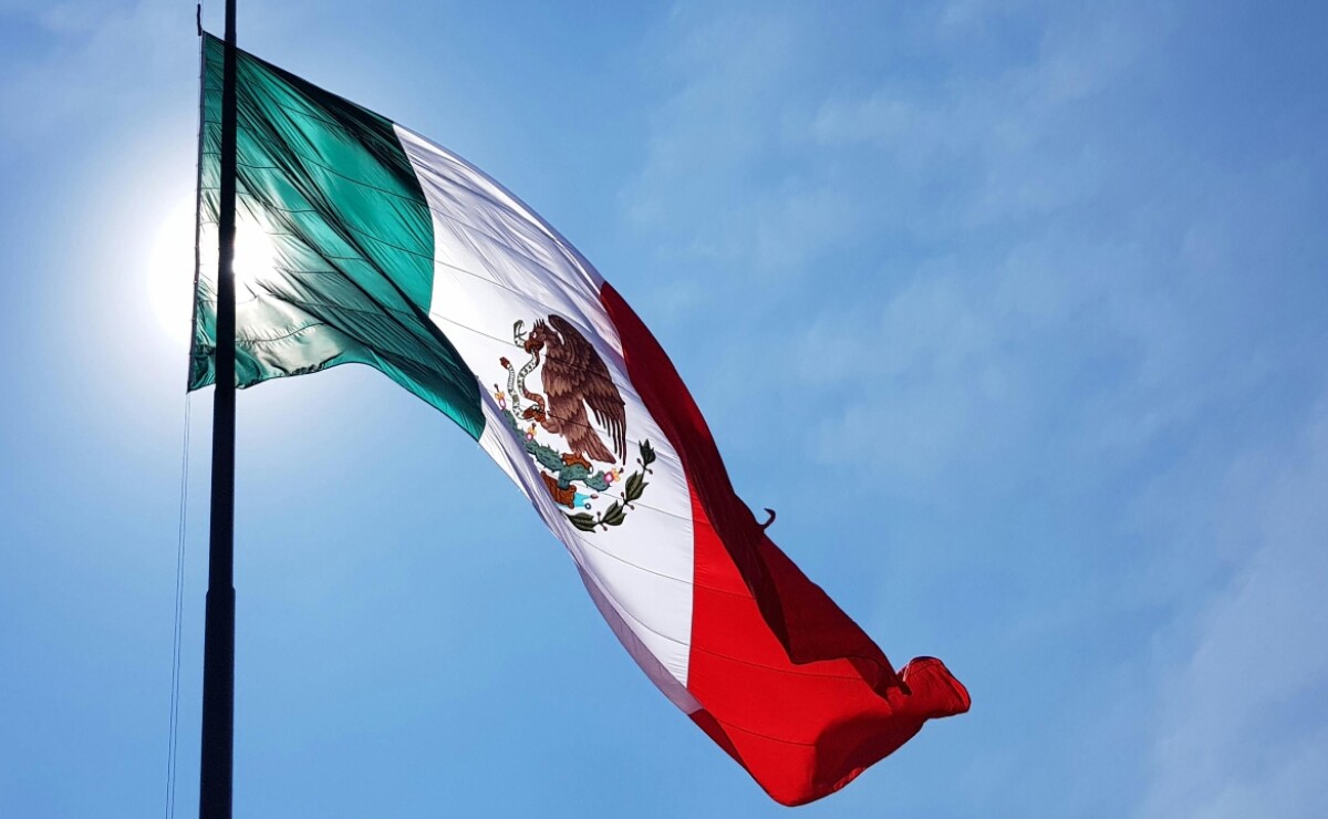 Cuáles han sido las banderas de México más relevantes y qué significado tienen?