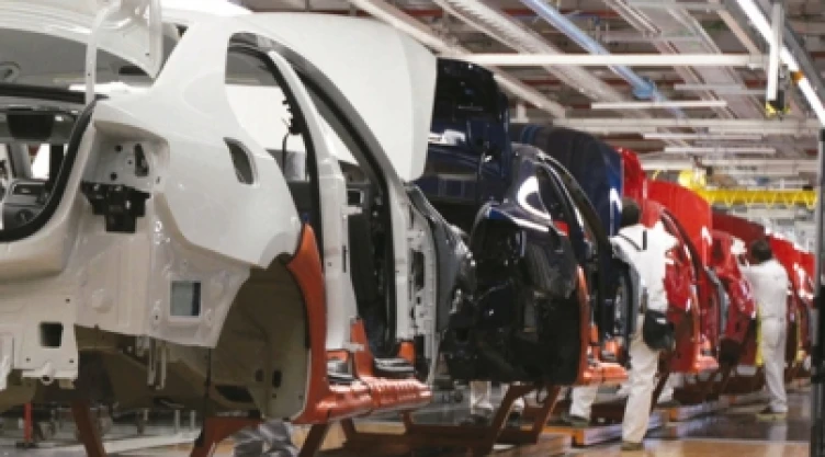 Planta armadora de automóviles sector automotriz