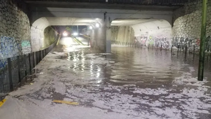 Inundaciones, caos y rescates por la tormenta de anoche en el AMG qué calles quedaron bajo el agua