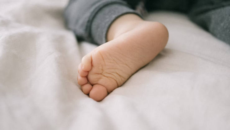 Tragedia en Monterrey: bebé de un año muere al ingerir una pila de botón