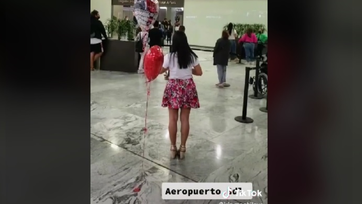 No la reconoció en el aeropuerto