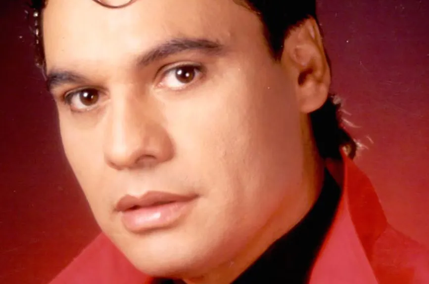 Una noche antes, dio su último concierto en ‘The Forum’ de Los Ángeles, el cual cerró con la frase “felicidades a todas las personas que están orgullosas de lo que son”.