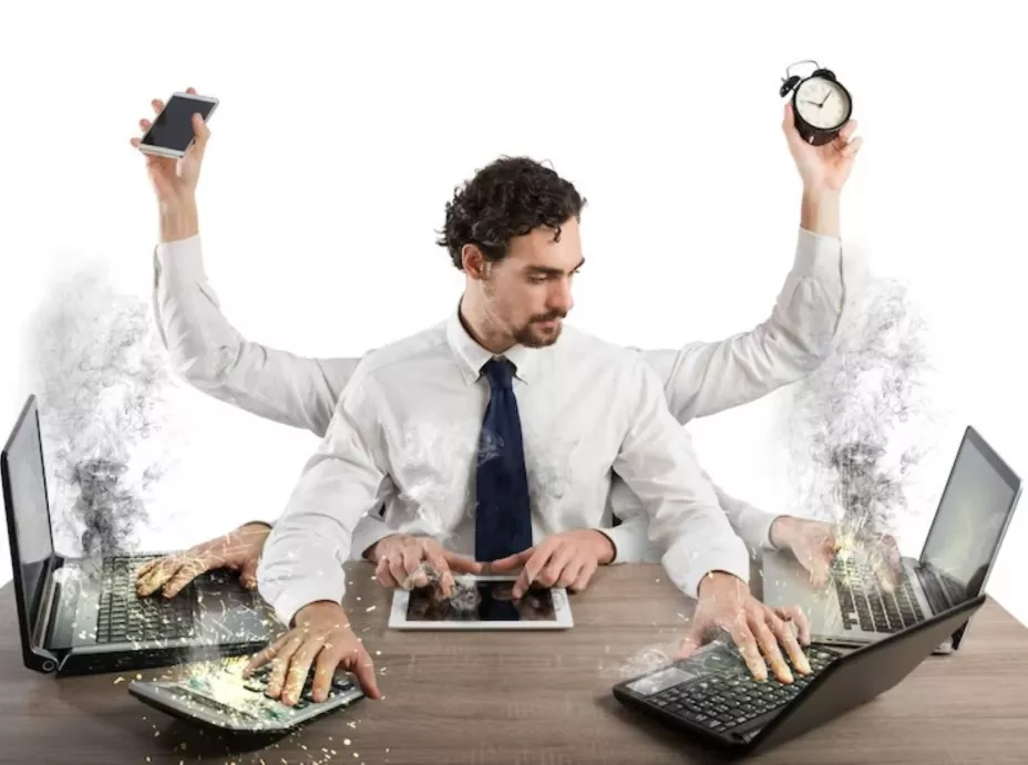 Hombre realizando multitasking.jpg