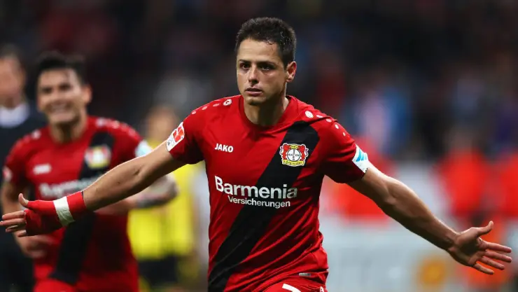Javier Chicharito Hernández festeja con las aspirinas en Bundesliga