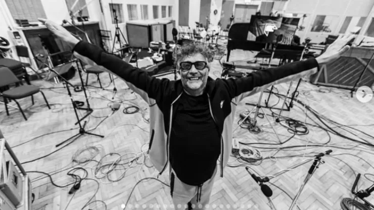 Fito Páez dará concierto gratis en el Zócalo de la CDMX, luego de que el año pasado suspendió su presentación tras sufrir un accidente casero.