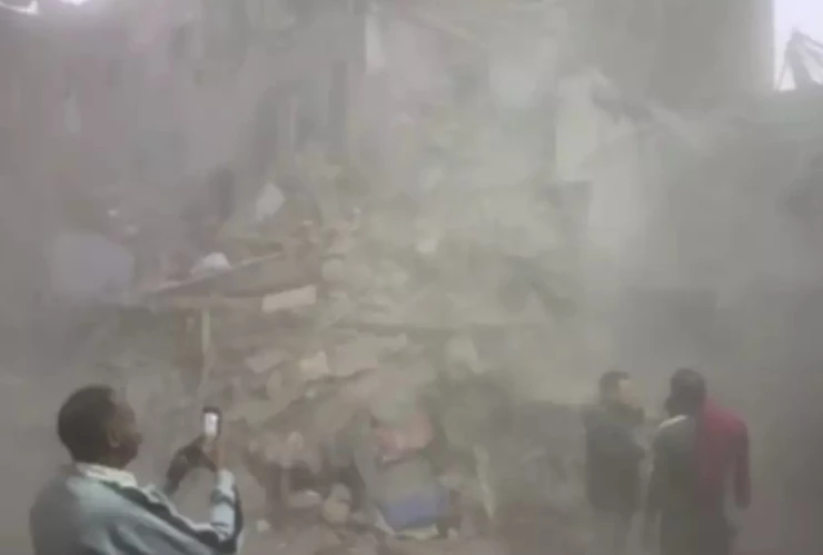 Edificio se desploma en zona poblada de Egipto.png