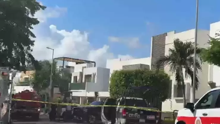 Incendio en casa residencial en Cancún deja una victima mortal (1).jpg