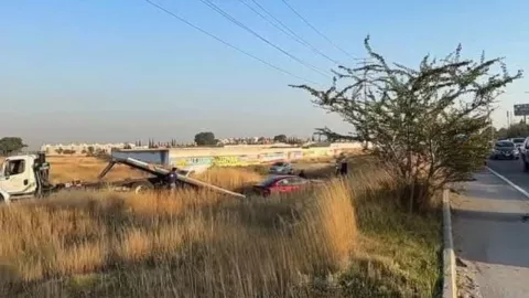 Accidente en el Periférico Ecológico de Puebla este 27 de febrero vehículo se salió del camino.jpg