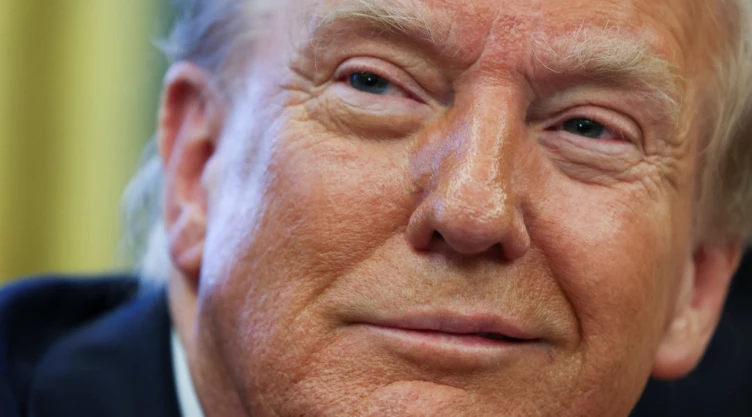 Donald Trump lanza la Gold Card, una visa que promete residencia y ciudadanía en EE. UU. a cambio de 5 millones de dólares