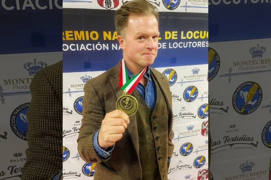 Gavito con una medalla.jpg