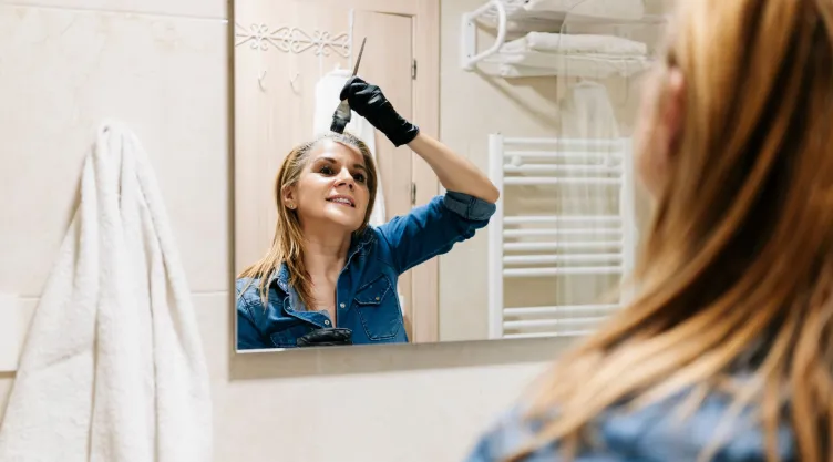 ¿Cómo eliminar las canas con ingredientes de cocina?