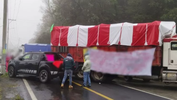 Grupo de personas realiza bloqueo en la carretera Teziutlán-Perote hoy: Cierre total entre Puebla y Veracruz
