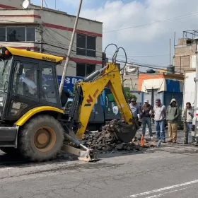 Fuga de agua en Iztapalapa, CDMX: Afectaciones por baches, fugas, accidentes HOY 12 de octubre 2026