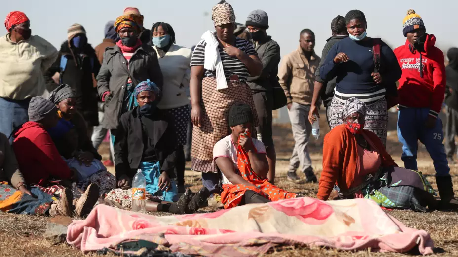 Más de 70 muertos por disturbios en Sudáfrica.