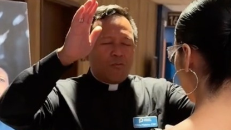 sacerdotebendición.png