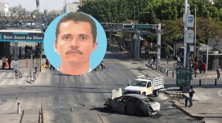 Auto quemado en Guadalajara, Jalisco, tras abatimiento de Nemesio Rubén El Mencho Oseguera