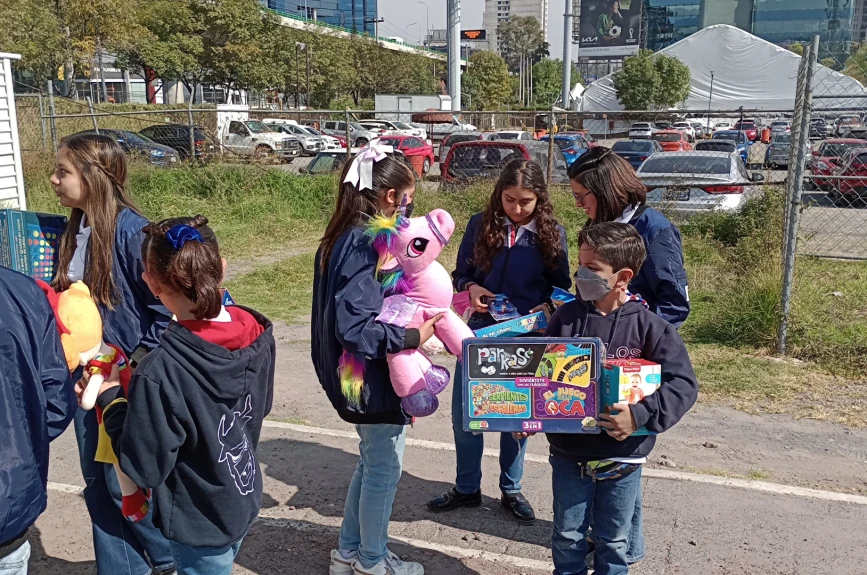 El colegio CFH realizó un gran donativo al Juguetón Azteca