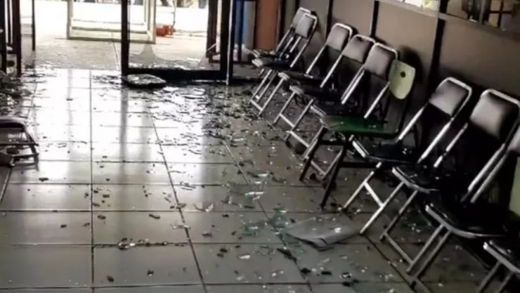 Presuntos maestros de la CNTE vandalizan oficinas de la SEP en Chiapas