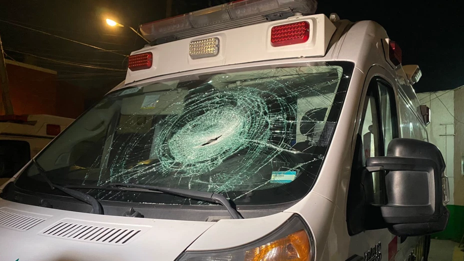 Apedrean una ambulancia en Halloween en Tlaquepaque.